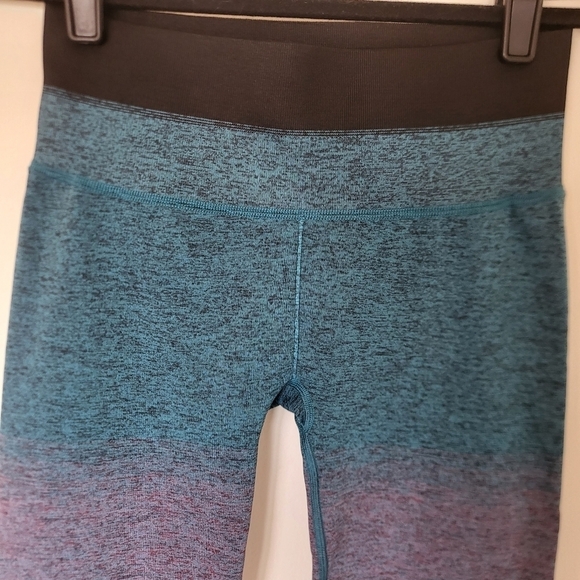 EUC Athleta Relay Capri Leggings Ombre Small - Picture 3 of 13